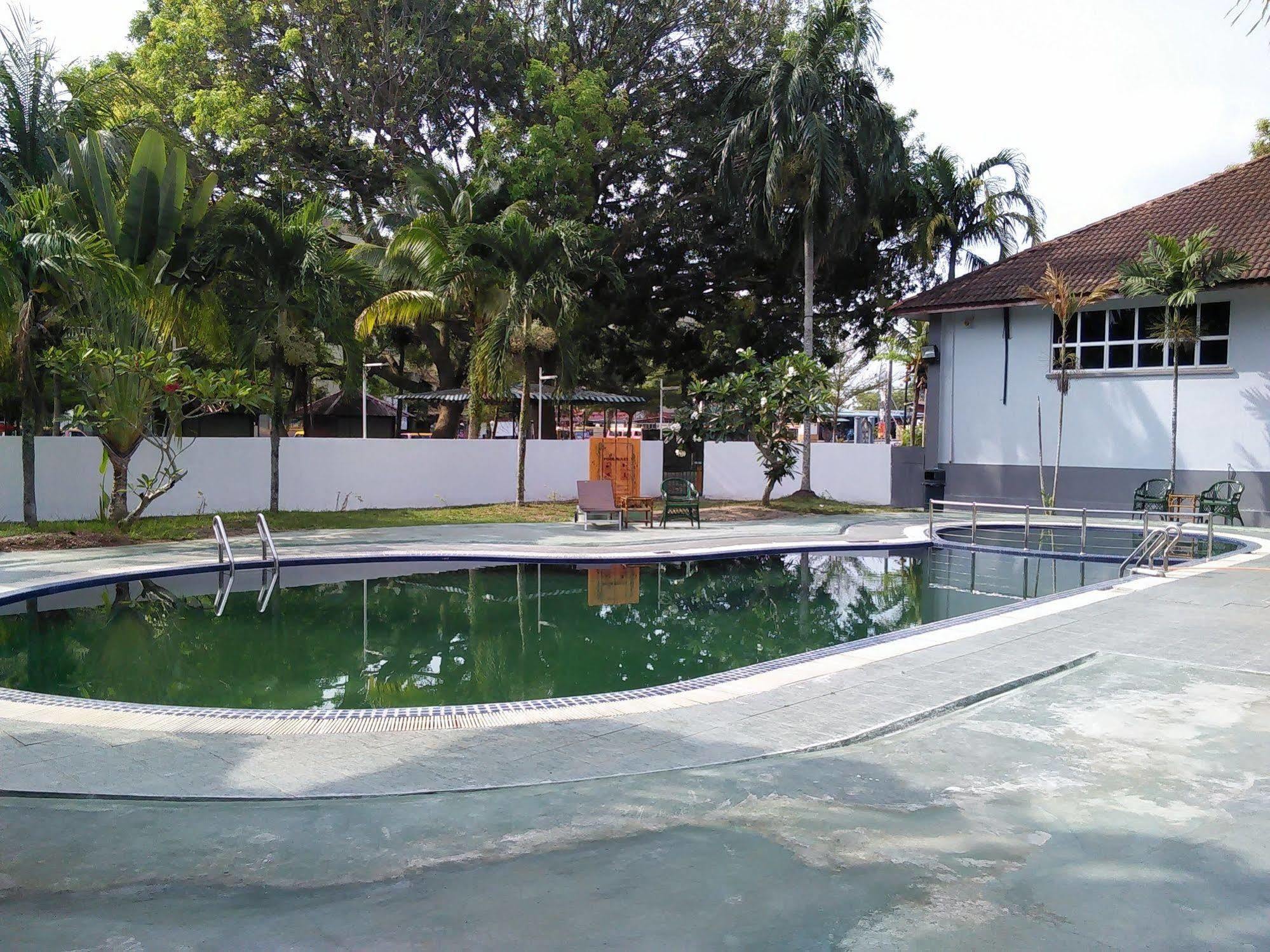OYO 44020 Kejora Garden Resort Kampong Pasir Bogak Exterior foto